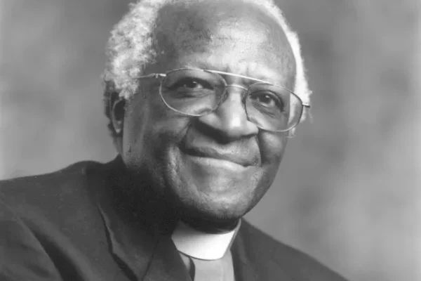 Why did Archbishop Desmond Tutu choose water cremation?